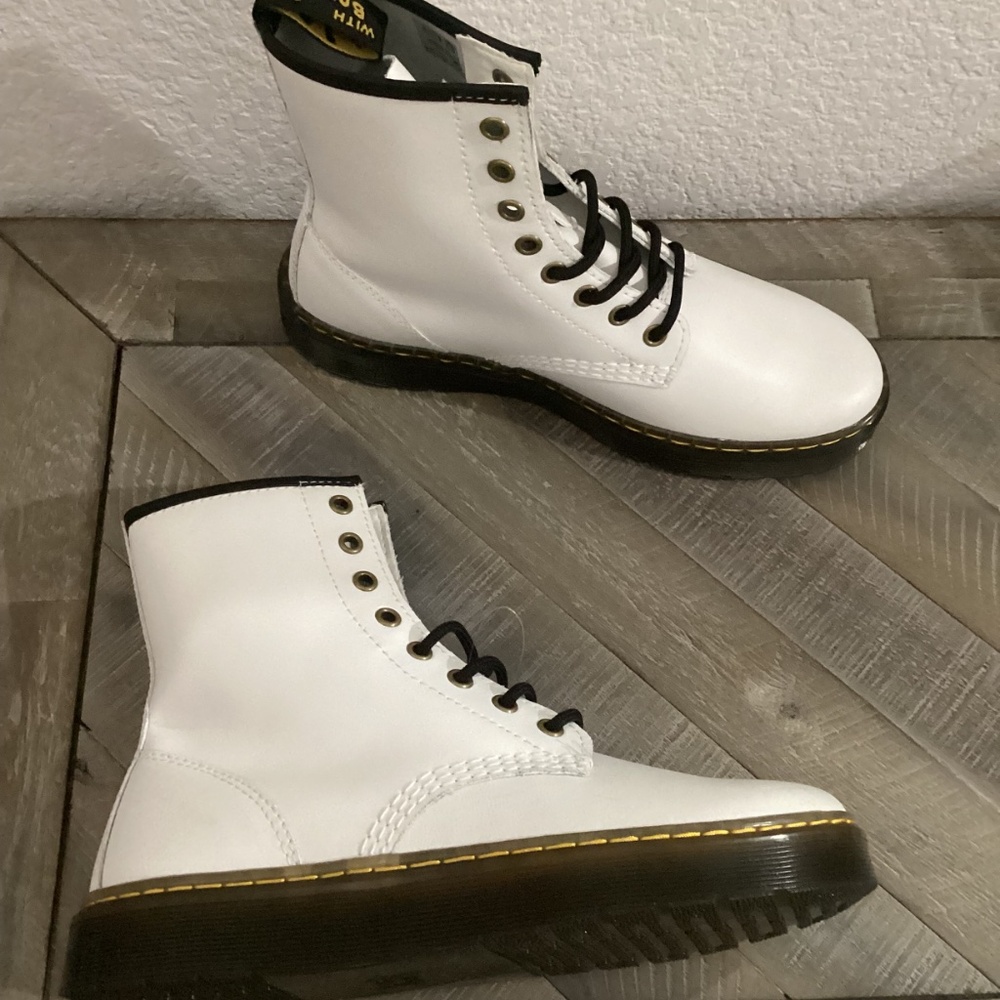 Dr. Martens Zavala Combat Boots Women's, size 8 - Picture 6 of 10